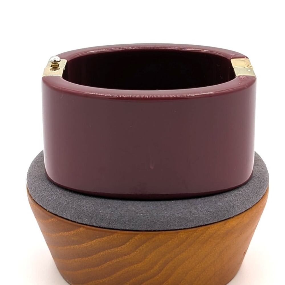 Caroline Hill Deep Berry Gold Tone Hinged Chunky Oval Lucite Bangle Bracelet - Picture 11 of 12